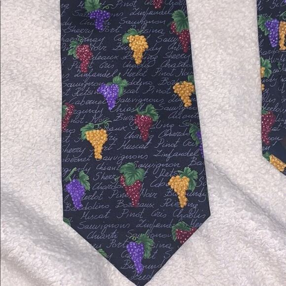 Alynn Neckwear Wine Grapes Design Necktie | Sz OS, NWT - Picture 3 of 4